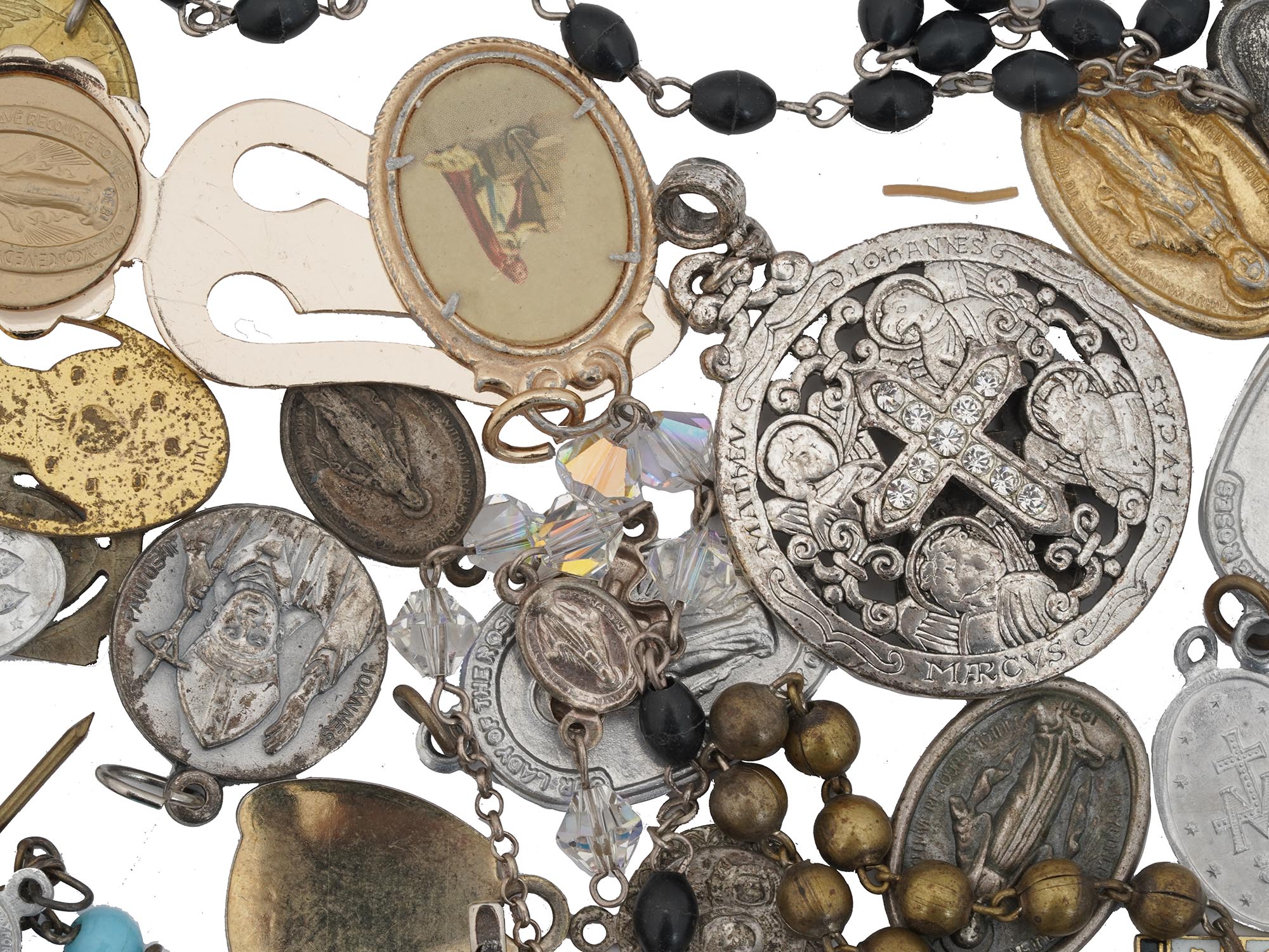 LOT OF VINTAGE RELIGIOUS CATHOLIC ITEMS AND BEADS PIC-6